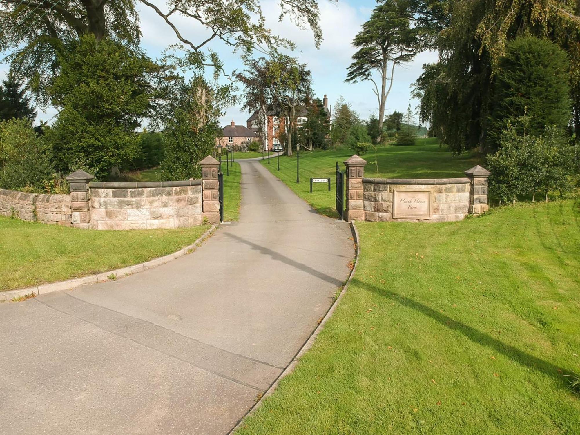 Villa Heath View Cheddleton Esterno foto